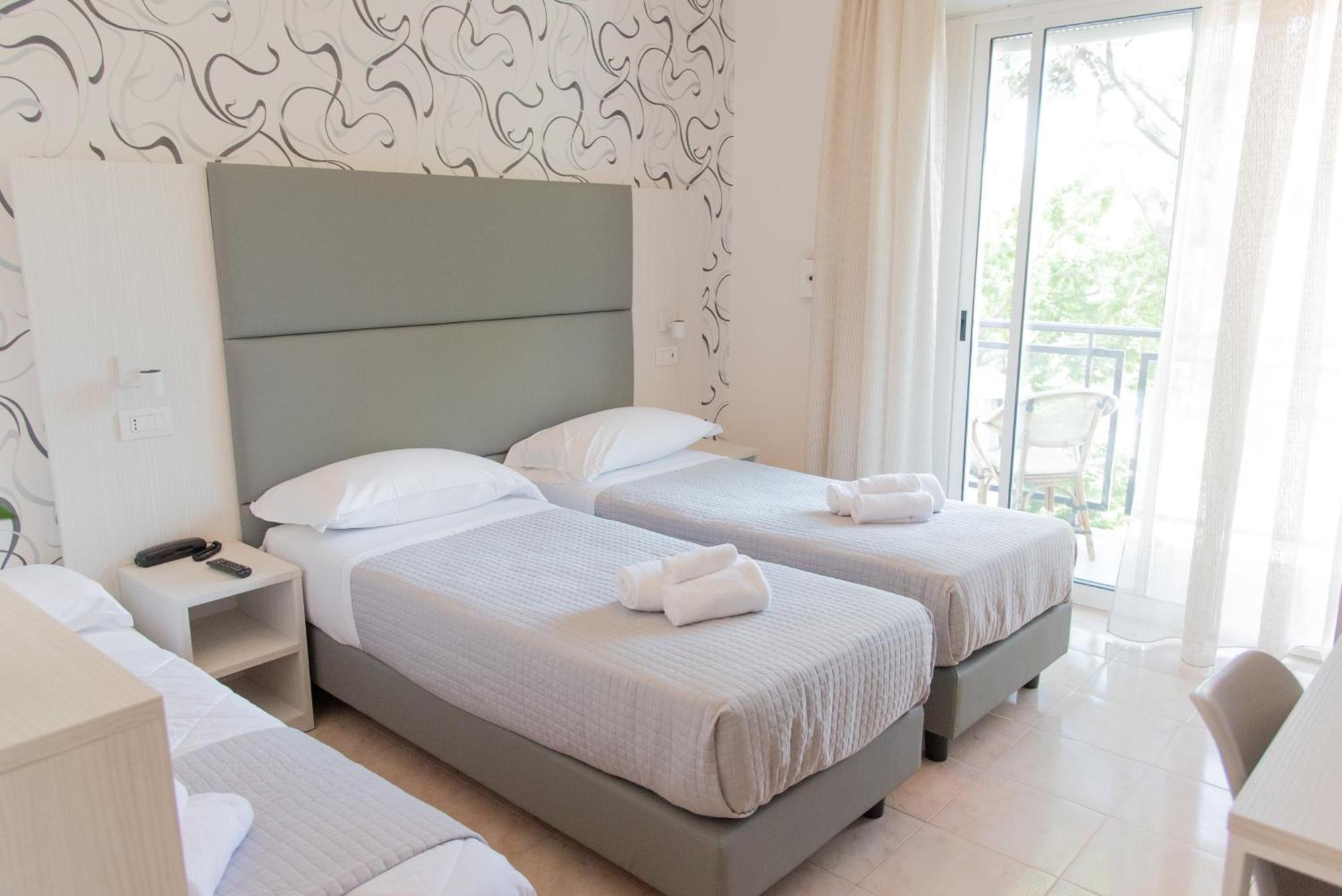 Hotel Maestri Риччоне Экстерьер фото