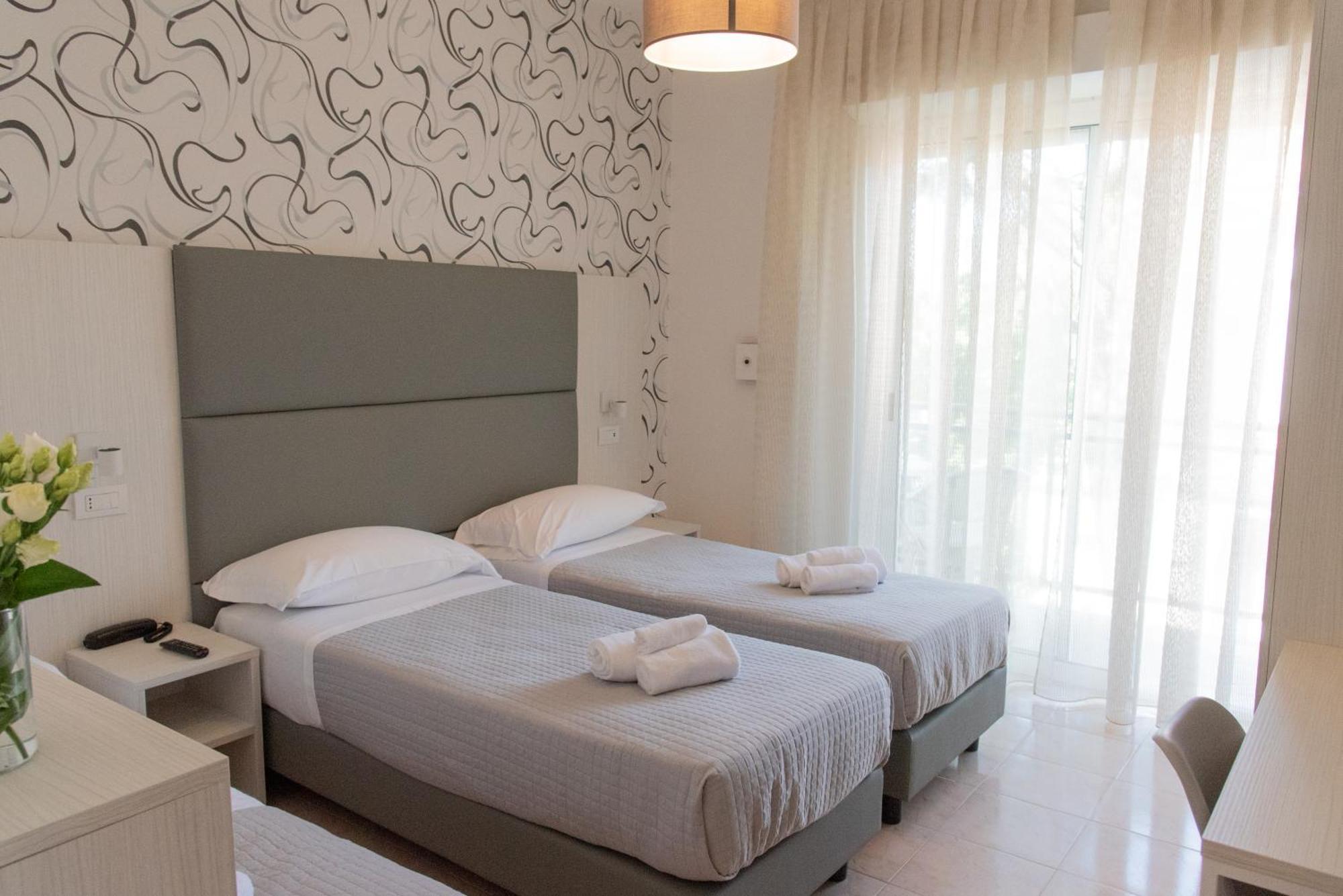 Hotel Maestri Риччоне Экстерьер фото