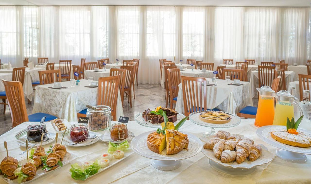 Hotel Maestri Риччоне Экстерьер фото